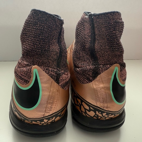 Nike HypervenomX Proximo Metallic Bronze 747486-903
Size US 13 - Picture 5 of 14